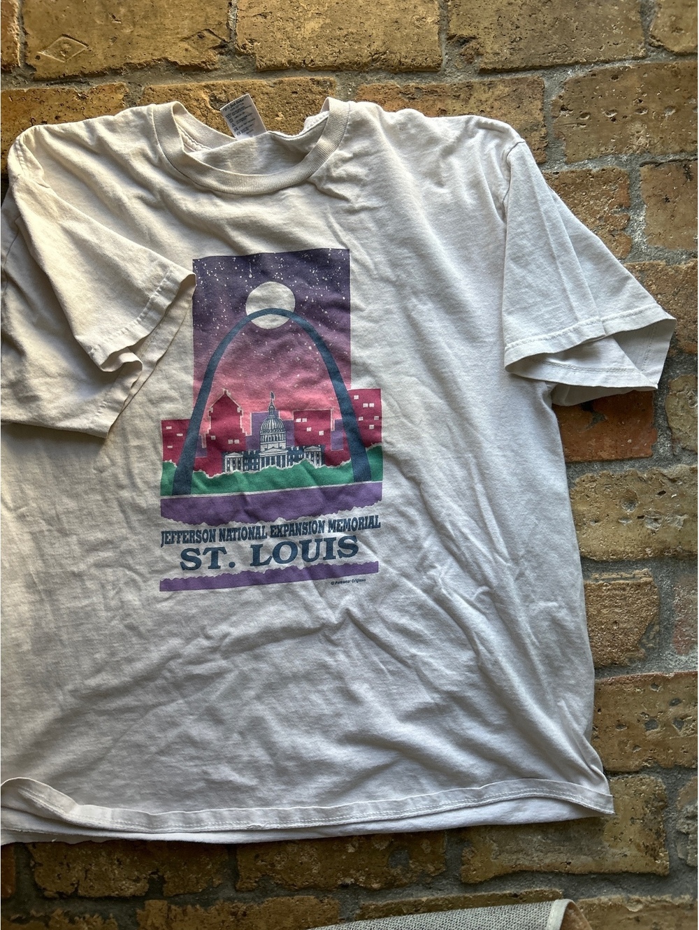 Delta St. Louis Gateway Arch White Graphic T-Shirt XXL